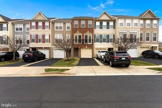 15597 John Diskin Cir Unit 215, Woodbridge, VA 22191