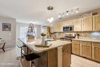 763 Roland Lakes Dr, Jacksonville, FL 32220