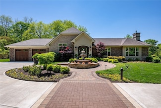 317 Colonial Ln, Dayton, OH 45429