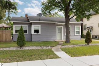 1047 E Front St, Traverse City, MI 49686
