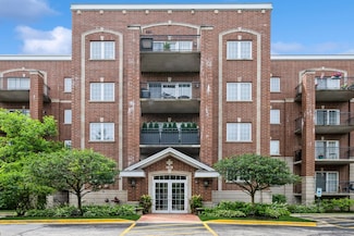 1479 N Milwaukee Ave Unit 203, Libertyville, IL 60048
