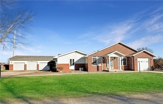 1208 S 12th St, Mattoon, IL 61938