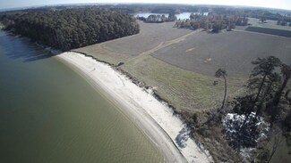 802 Cherry Point Rd, Callao, VA 22435