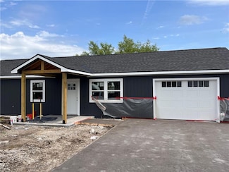 209 N Hawthorne St, Adrian, MO 64720
