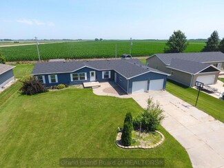 407 Sycamore St, Cairo, NE 68824