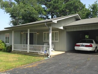 615 W Glazypeau Rd, Hot Springs Village, AR 71909