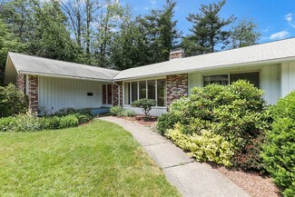 4 Berkshire Dr, Paxton, MA 01612