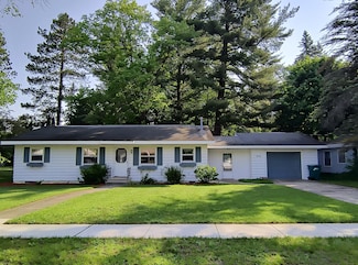 206 N 6th St, Roscommon, MI 48653
