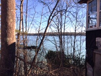 6 Riverview Rd, Freeport, ME 04032