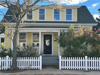 100 Maple Ave, Barrington, RI 02806