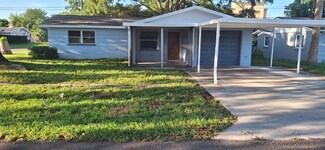 7040 Seward Dr, Port Richey, FL 34668