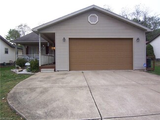 823 Barclay St, Belpre, OH 45714