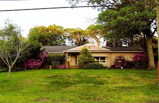 113 Pine Neck Ave, East Patchogue, NY 11772