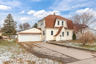 609 W Cook St, New London, WI 54961