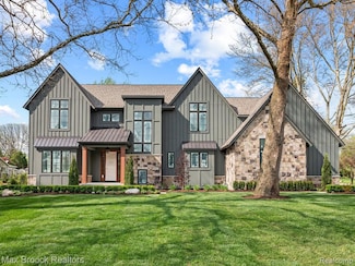 3570 Berkshire Dr, Bloomfield Hills, MI 48301