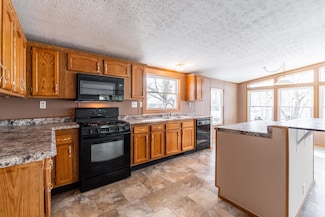 215 Ln 230 Hamilton Lake, Hamilton, IN 46742