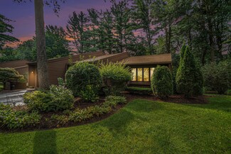 462 Evergreen Ln, Holland, MI 49424