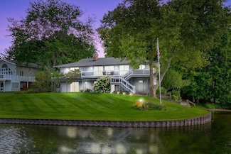360 Highland Ct, Plainwell, MI 49080