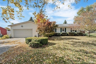 611 Allen Dr, Sweetser, IN 46987