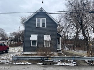 1900 Lamoille Ct, Cleveland, OH 44113