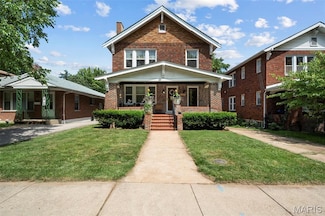 1102 Moorlands Dr, Saint Louis, MO 63117