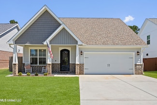 209 Madison Place Dr, Ocean Springs, MS 39564