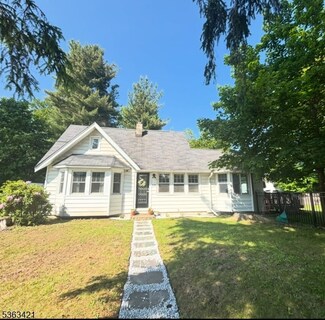 438 Lake Shore Dr, Hewitt, NJ 07421
