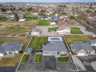 5221 W Richardson Rd, Pasco, WA 99301