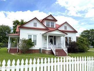 633 E Second St, Forest, MS 39074