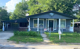 1670 Shiloh St, Paris, TX 75460