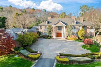660 Chicken Valley Rd, Locust Valley, NY 11560