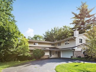 1516 Southlawn Place, Aurora, IL 60506