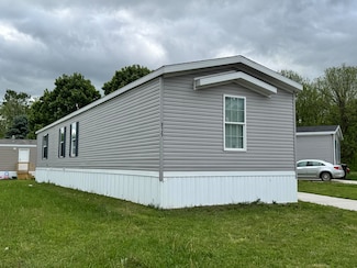 839 Oxford Ave, Manitou Beach-Devils Lake, MI 49253