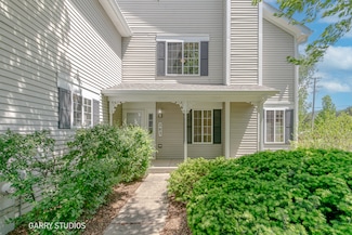 283 Sandhurst Ln Unit 2, South Elgin, IL 60177