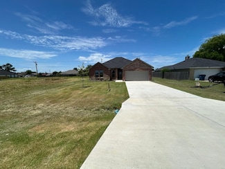 905 Harbor Point Rd, Enchanted Oaks, TX 75156