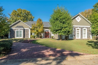 220 Osprey Dr, Hot Springs National Park, AR 71913