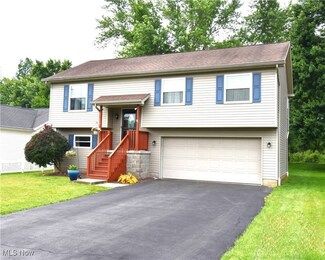 962 Jerry Dr, Hubbard, OH 44425