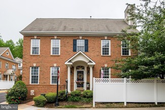 6905 Inlet Cove Dr, Fort Belvoir, VA 22060