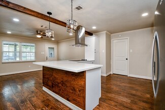 5203 Lyndhurst Dr, Houston, TX 77033