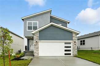 717 SW Glenn Cir, Raymore, MO 64083