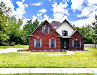 104 Chinaberry Ln, Maylene, AL 35114