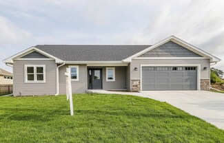 108 E 4th St, Mazomanie, WI 53560