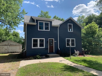 1330 10th St E, Glencoe, MN 55336