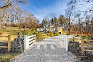 1001 Hulls Farm Rd, Southport, CT 06890