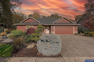 2521 E Santiam St, Stayton, OR 97383