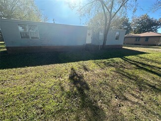 101 4th St, Maysville, OK 73057