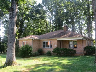 2506 Old Spartanburg Rd, East Flat Rock, NC 28726