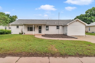 211 N Madison Ave, Sedgwick, KS 67135