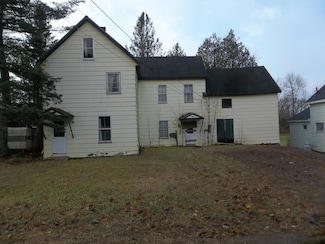 7 Clark St, Calais, ME 04619