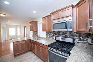 652 Dyer Ave, Cranston, RI 02920